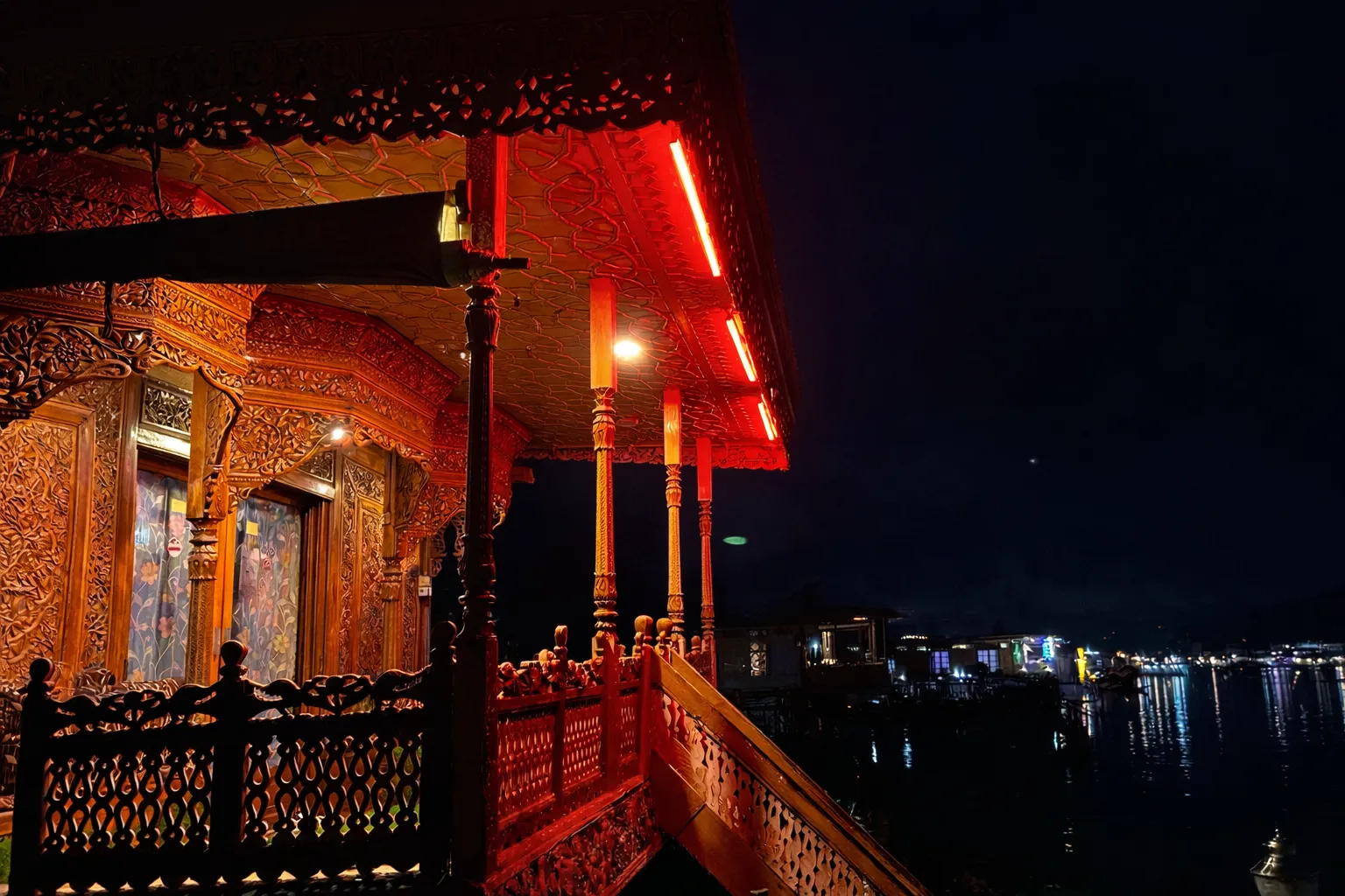 Houseboat Booking Guide in Srinagar